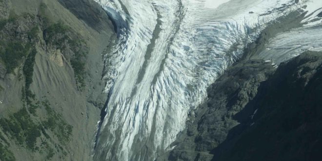 snowslide-on-glacier