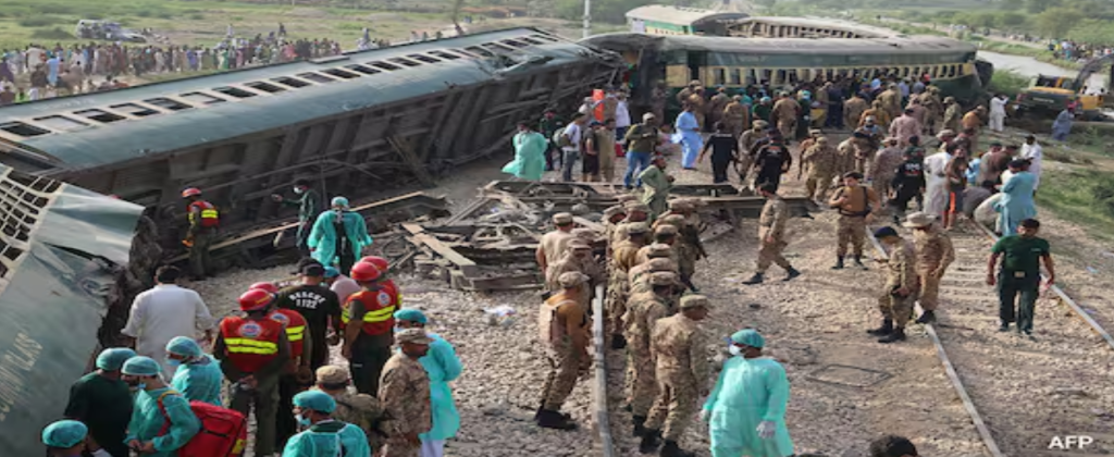 train accident in pakistan
