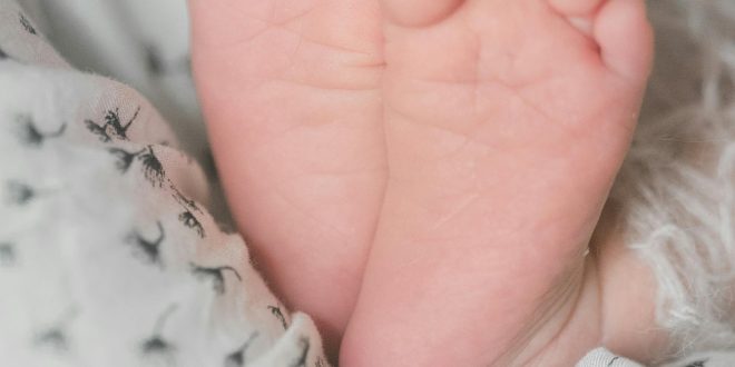 severely dehydrated newborn baby (us)